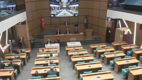 SON DAKİKA! Üsküdar Belediyesi'nde başkanvekili seçimine CHP ve YENİ Parti aday çıkarmadı