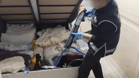 Sosyal medyadan 'tetikçi ve eleman' çağrısı yapanlara baskın! Yazışmaları ortaya çıktı