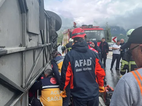 Son dakika... Antalya'da yolcu otobüsü devrildi: Ölü ve yaralılar var - fotoğraf 3