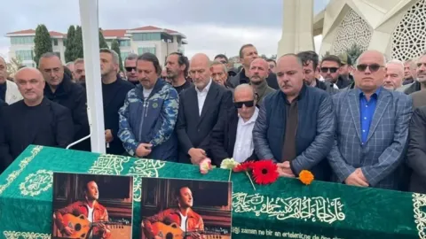 Süleyman Soylu arkadaşı Nev'i son yolculuğuna uğurladı