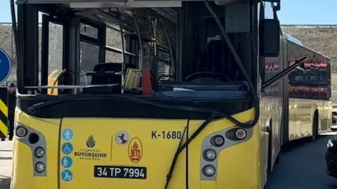 Sultangazi'de kontrolden çıkan İETT otobüsü duvara çarptı: Yaralılar var