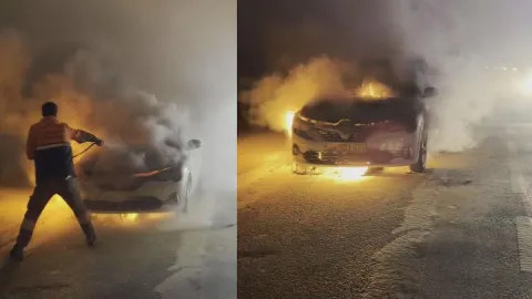 Sultangazi'de seyir halindeki otomobil alev alev yandı