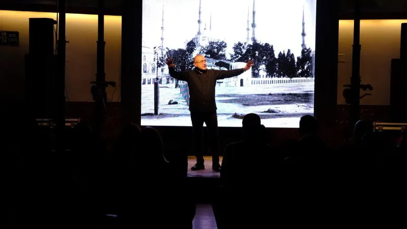 Sunay Akın’dan “Yıldızın İçini Doldurmak” Anlatısı