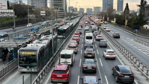 Sürücülere çarşamba günü İstanbul'da trafiğe çıkmayın çağrısı