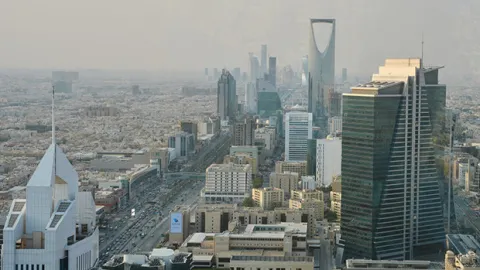 Suudi Arabistan'da alarm! 4 ayrı patlama duyuldu