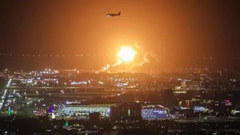 Suudi Arabistan'ın başkenti Riyad’da peş peşe patlama sesleri
