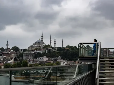 İstanbul'un gündüzü sıcak gecesi soğuk. AKOM paylaştı, 8 derece birden düşüyor - fotoğraf 1