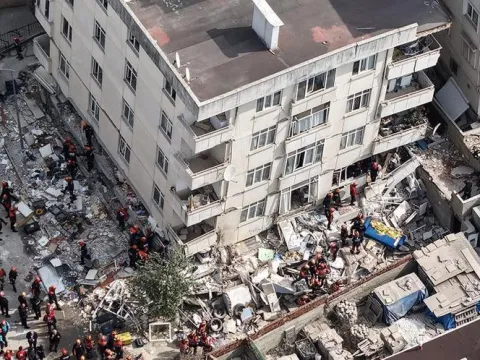 Maltepe'de enkazdan çıkan kişi çökme anını anlattı: "Binamız çatlaktı, komşular sesler duyuyordu" - fotoğraf 5