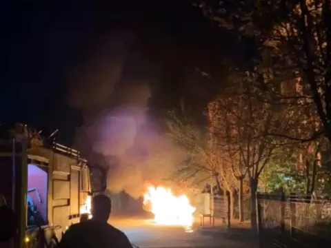 Edirne’de Bulgaristan plakalı otomobil alev alev yandı - fotoğraf 2