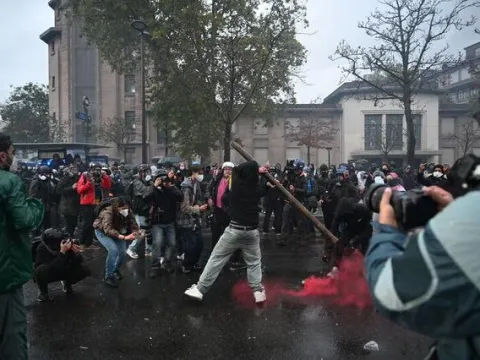 Fransa'da eylemcilere polis müdahalesi - fotoğraf 2