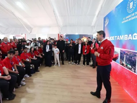 Bakan Bayraktar, TEKNOFEST Güneydoğu’da gençlere seslendi: Türkiye, sizlerle beraber enerjide bağımsız bir ülke olacak - fotoğraf 1