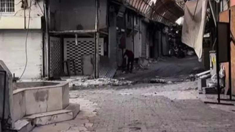 Tarihi Uzun Çarşıda Yıkım
