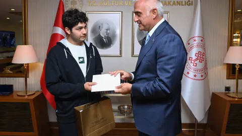 Taşımalı eğitimden Hacettepe Tıp’a uzanan başarı: Bakan Ersoy genç öğrenciyi ağırladı