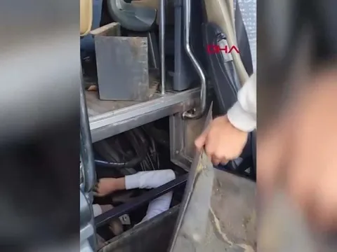 Polisleri şaşkına döndü! Yolcu otobüsüne "düzensiz göçmen" düzeneği kurmuşlar - fotoğraf 4