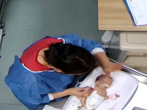Kuvözde şiddet gören Deniz Esin'in davasında Adli Tıp raporu çıktı! Aile rapora isyan etti - fotoğraf 5