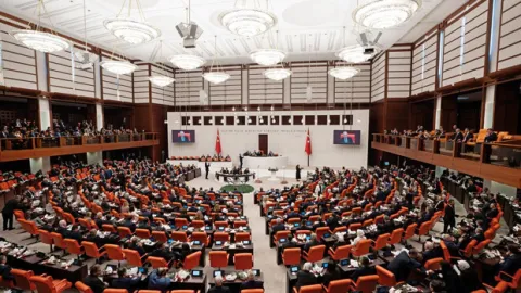 TBMM yeni yasama çalışmasına başlıyor... Ana gündem fon olacak