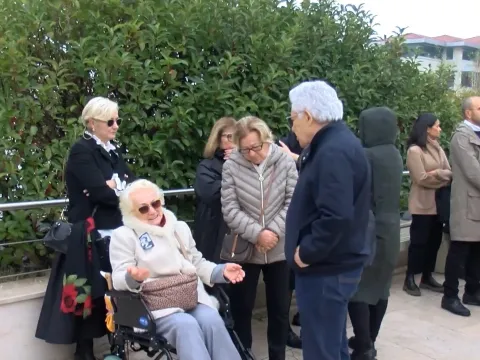 Cem Akaş son yolculuğuna uğurlandı: Bir annenin en acı vedası - fotoğraf 1