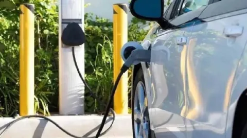 Tek şarjla 800 kilometreyi aşıyorlar: Türkiye'de satılan en uzun menzilli elektrikli otomobiller