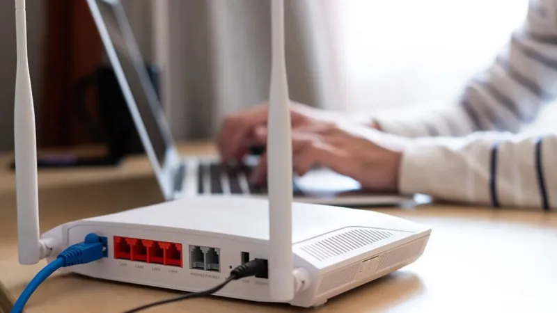 Telekom devi iflasa sürüklenen rakibini satın aldı: Milyonlarca abone etkilenecek