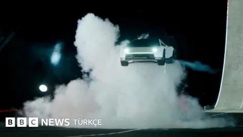 Tesla roket teknolojisi destekli 'uçan' spor aracını tanıttı