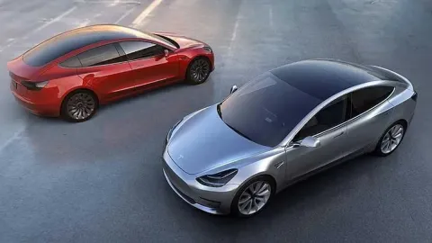 Tesla yıllardır beklenen aracın satışından vazgeçti