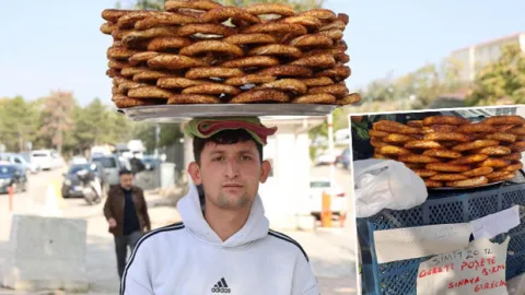 Tezgahını bırakacak kimse bulamadı: 'Simit 20 TL' yazıp, KPSS'ye girdi! 'Elazığ halkını biliyorum'