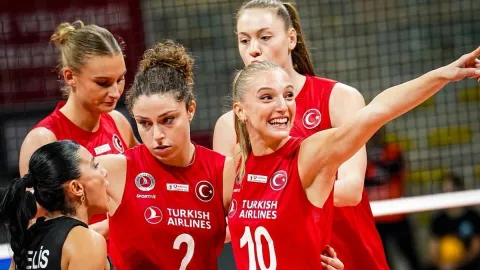 THY 2-0'dan geri döndü: Galatasaray Daikin'i yendi