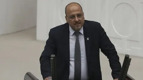 TİP Milletvekili Ahmet Şık, Eskişehir'de rahatsızlanarak hastaneye kaldırıldı