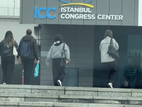 İstanbul'daki konserde 3 kişi fenalaştı, 1 kişi hayatını kaybetti! Ekipler bu ihtimali değerlendiriyor - fotoğraf 3