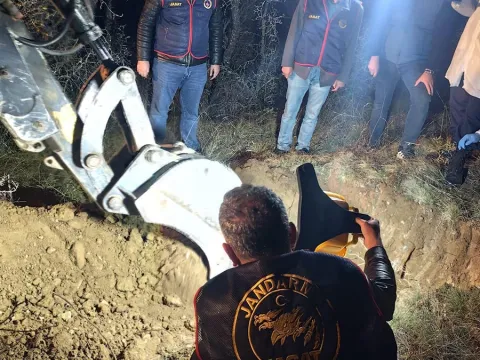 20 yıl önce öldürülen adamın kemikleri bulundu: Aile üyeleri itiraf etti, 2 oğlu tutuklandı - fotoğraf 3