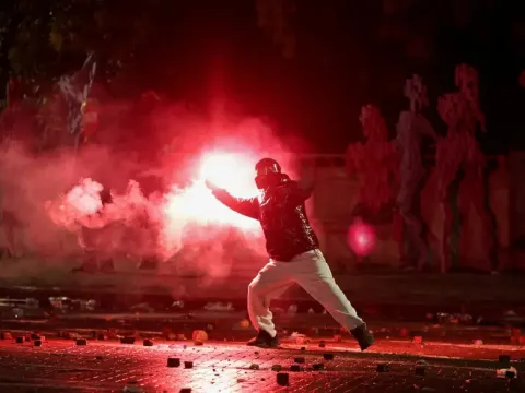 Arnavutluk'ta eylemler büyüdü. Başbakan istifayı reddetti - fotoğraf 1