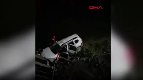 Trabzon'da cip dereye uçtu; 5 yaralı