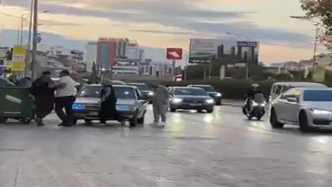 Trafikte tartıştığı kişinin otomobilini tekmeledi, 180 bin lira ceza uygulandı
