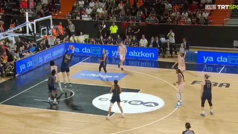 TRT'de Fenerbahçelileri çıldırtan yorum! Maç sonrası özür dilemek zorunda kaldı