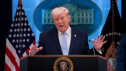 Trump: Fransa sınırlarını derhal kapatmalı