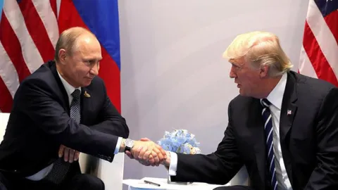 Trump hakkında şok iddia: Putin'in elinde görüntüleri var