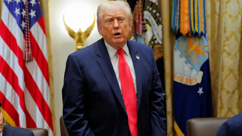 Trump: İngiltere'deki ABD bombardıman uçaklarını İran tehdidi nedeniyle çektik