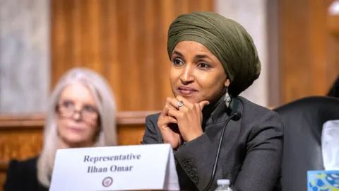 Trump, Omar'ı vatandaşlıktan atmak istiyor
