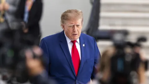 Trump, Rusya'ya yaptırımların bir kısmını askıya aldı