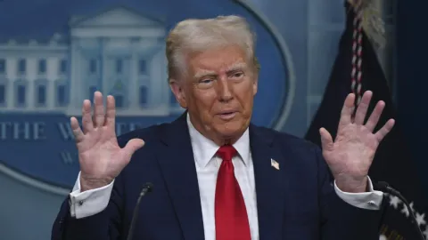 Trump, Ukrayna'nın Rusya'daki dizel rafinerilerini hedef almasını eleştirdi