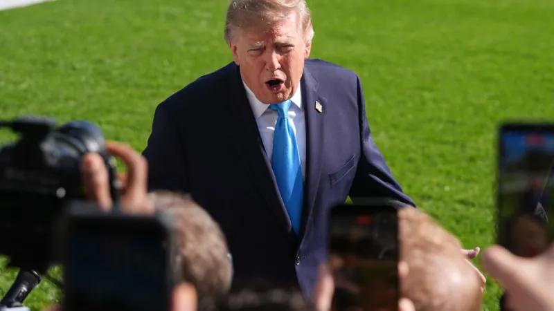 Trump’tan İran tehdidi iddiası: İngiltere’deki ABD bombardıman uçakları çekildi