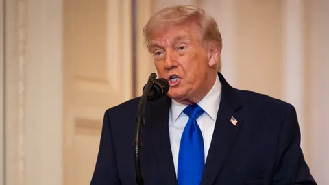 Trump'tan İran'a yeni ültimatom: Ya anlaşmaz imzalarız yada yok ederiz