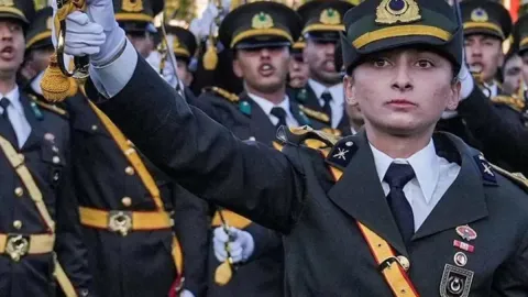 TSK’dan ihraç edilen Ebru Eroğlu konuştu, gazi babası 35 yıldır çalıştığı işten çıkarıldı