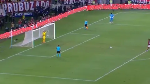 Tüm ülke Muslera'yı konuşuyor: Yarı finalde tarihi performans