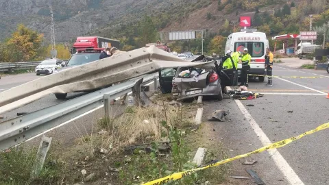 Tünel çıkışında bariyere çarpan otomobilde bir kişi öldü
