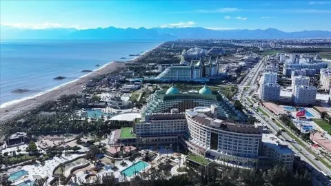 Turist sayısı düştü, gelir arttı