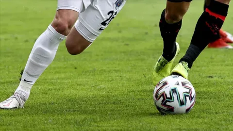 Türk dünyasından gelen futbolcular Türk statüsünde sayılacak