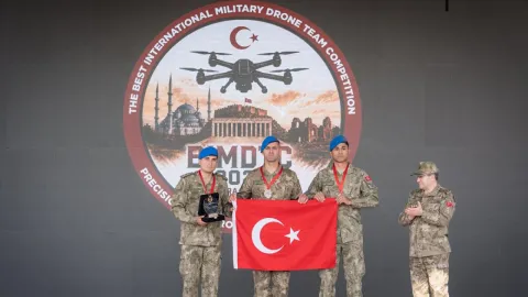 Türkiye 'Uluslararası En İyi Askeri Uçangöz Takımı Yarışması'nda şampiyon oldu