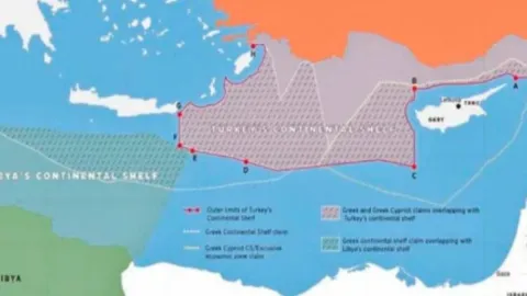 Türkiye'nin anlaştığı ülkeden Akdeniz'de sınırları zorlayan Yunanistan'a net uyarı