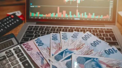 Türkiye'nin cari hesabı ağustosta 4 milyar doların üzerinde fazla verdi